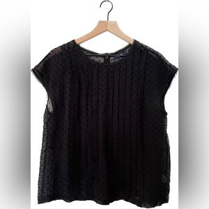 Madewell Black Swiss Dot Pleated Blouse with Button Back Size Large